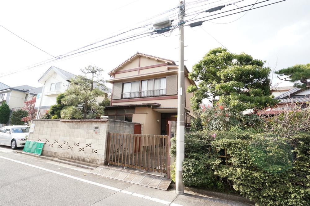 Local land photo. Green is large and calm living environment is also characterized in the adjacent housing. 