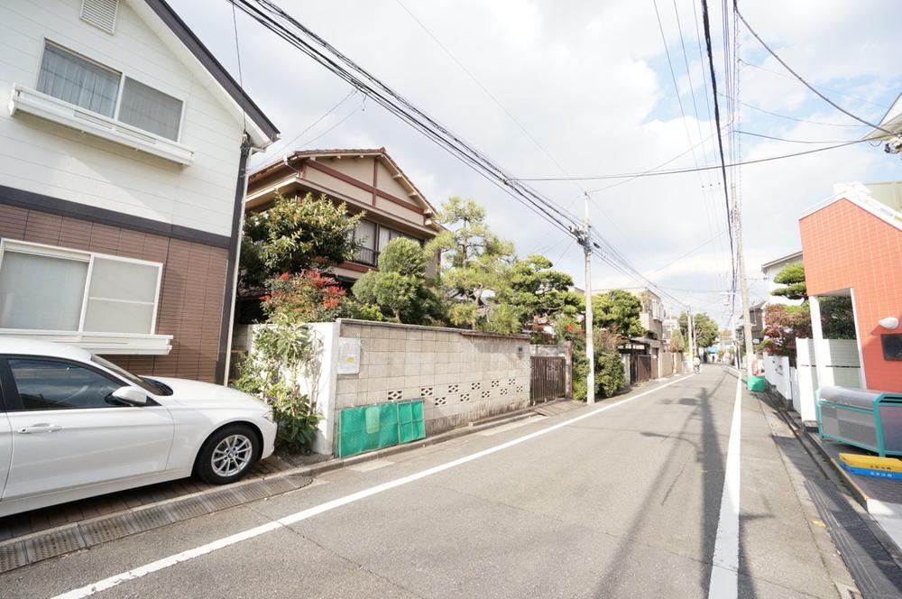 Local photos, including front road. One of the features of this area is the width of the road width. 