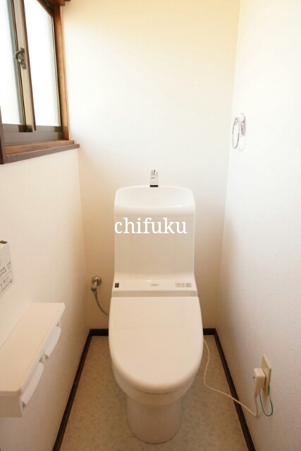 Toilet. Second floor New bidet with toilet