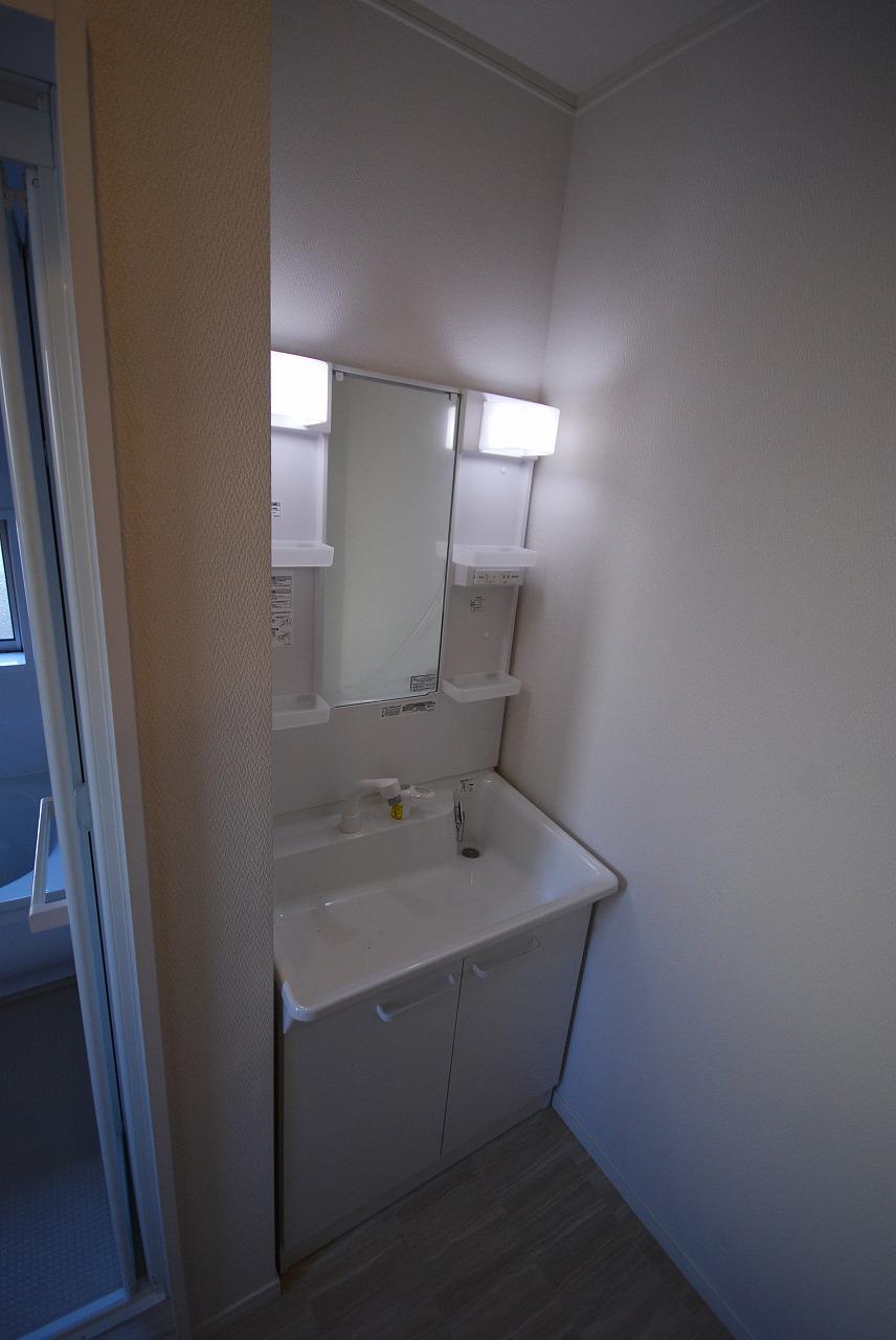 Wash basin, toilet