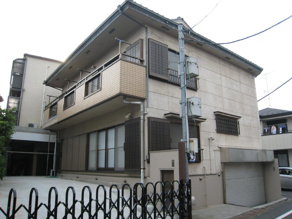 Local appearance photo. Used House for Suginami Izumi 4-chome. Since it has become the current state vacant house, You can preview any time. Land area more than 50 square meters, Building area also offers 78 square meters. It will be built in 1992.