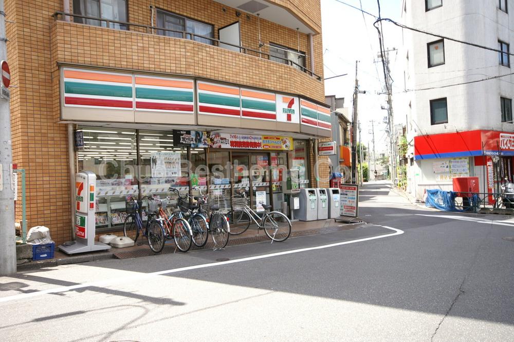 Convenience store. 356m until the Seven-Eleven store Izumi