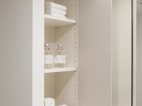 Bathing-wash room.  [Linen cabinet] The stock of towels, It established the linen cabinet that can be refreshing housed in the wash room. (Model Room D-type menu plan / Free of charge ・ Application deadline Yes ※ Some paid option available)
