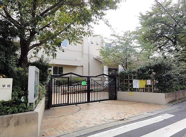 Junior high school. Higashida 560m until junior high school