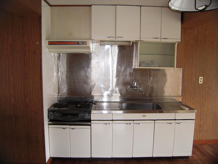 Kitchen. Two-burner gas stove installation Allowed