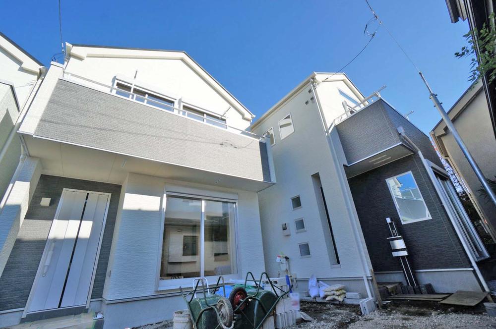 Local appearance photo. Situated in a quiet residential area of ​​Suginami Shimizu 1-chome, JR Chuo Line, Tozai Line, Newly built single-family is two buildings site 3-wire available in the "Ogikubo" station 12 minutes' walk of the Marunouchi Line. Since we have already been completed, Anytime you can preview.