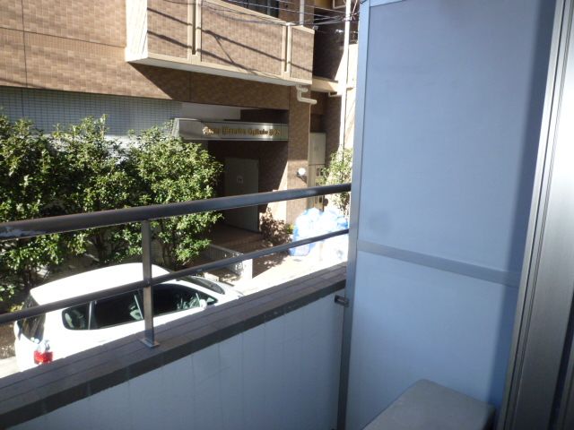 Balcony. Jose also futon