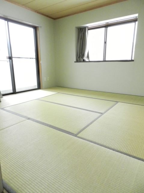 Living and room. 8 quires of Japanese-style room