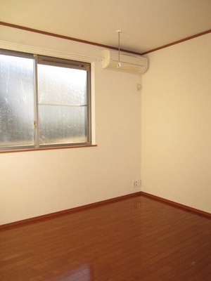 Living and room. Spacious 6.3 tatami rooms