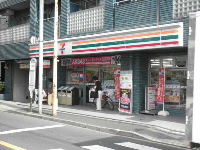 Convenience store. 450m to Seven-Eleven (convenience store)