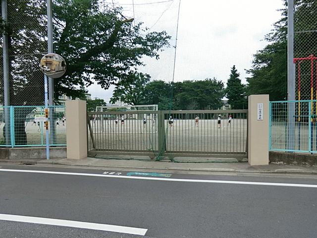 Primary school. 461m to Suginami Ward Shoan Elementary School