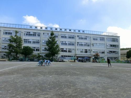 Primary school. Takaidohigashi until elementary school 516m