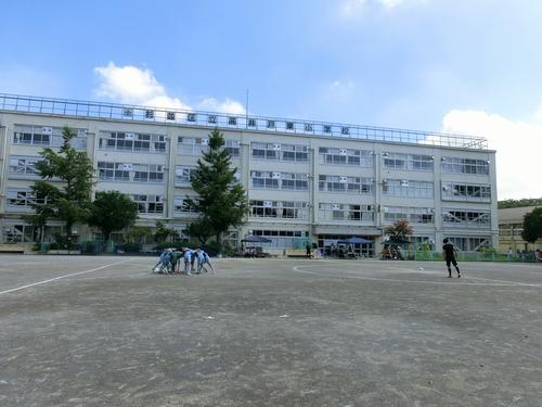 Primary school. Takaidohigashi until elementary school 1081m