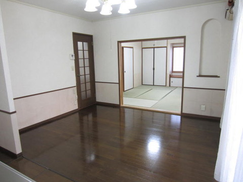 Living and room. Japanese-style room from DK