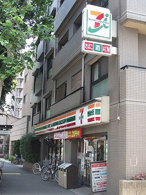 Convenience store. 380m to Seven-Eleven (convenience store)