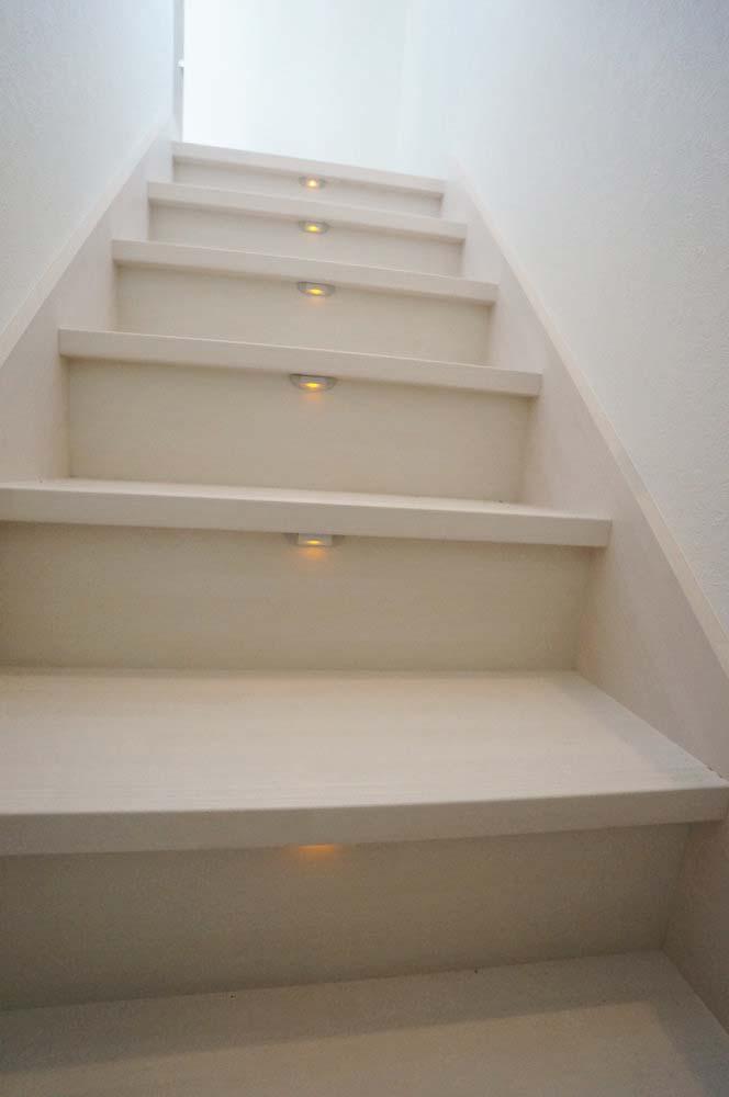 Other. As it can be seen in the night on the stairs, And step lights with, It illuminates the feet. 