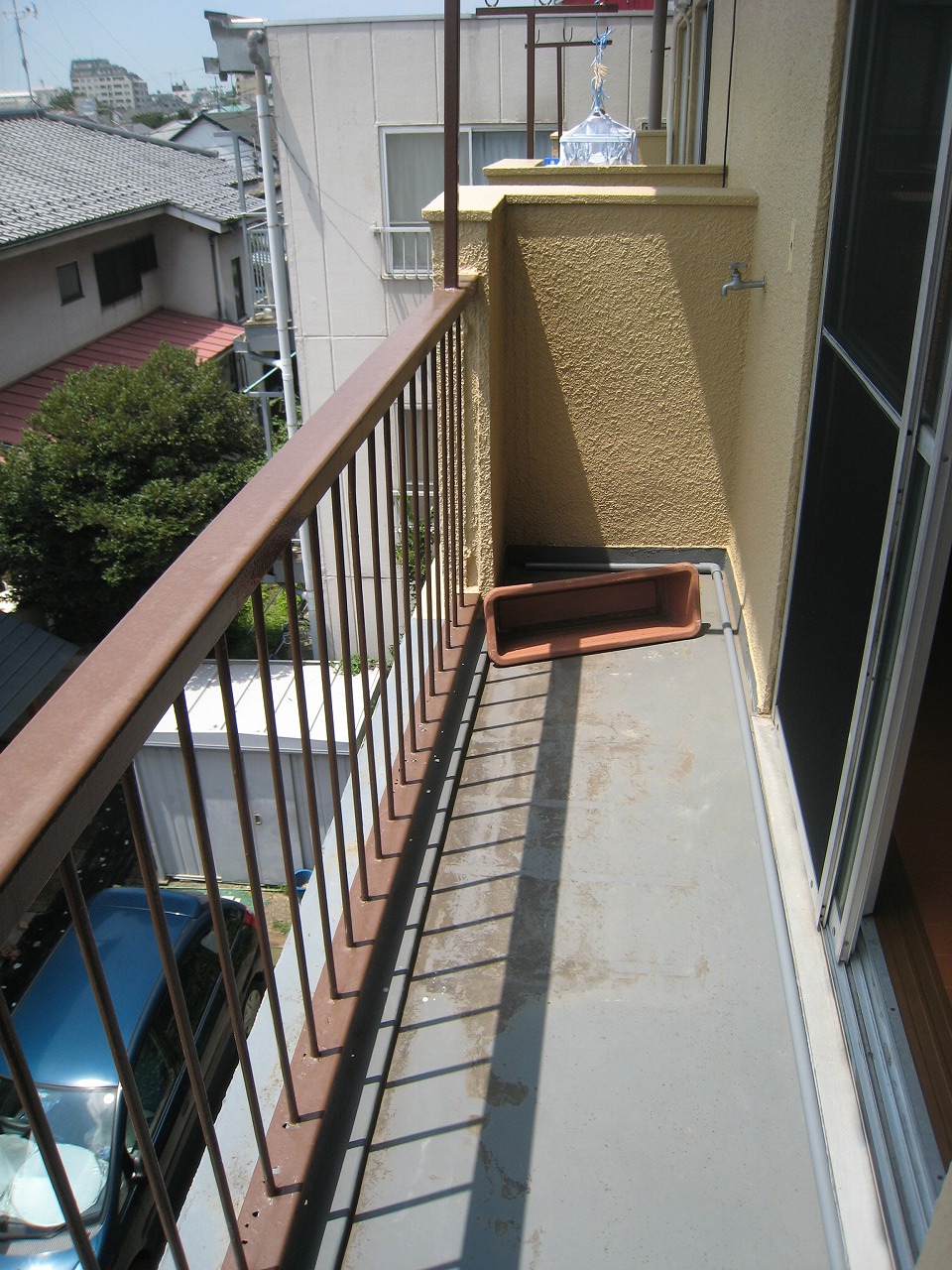 Balcony. Also many Jose laundry