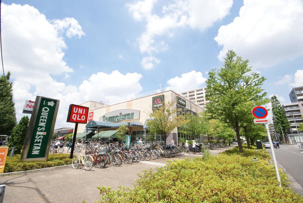 Shopping centre. 1321m to UNIQLO Queens Isetan Suginami Momoi shop