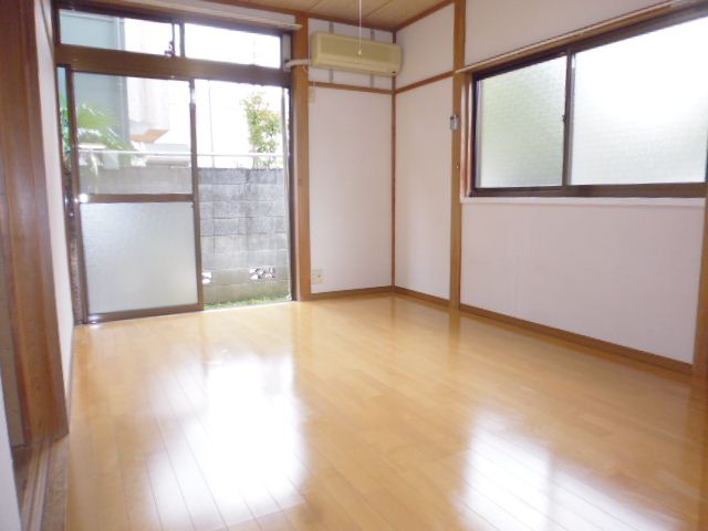 Living and room. Popular flooring of Western-style