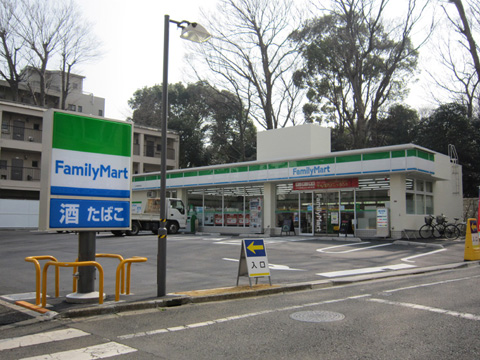 Convenience store. 80m to Family Mart (convenience store)