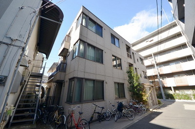 Building appearance. The nearest is a popular Koenji