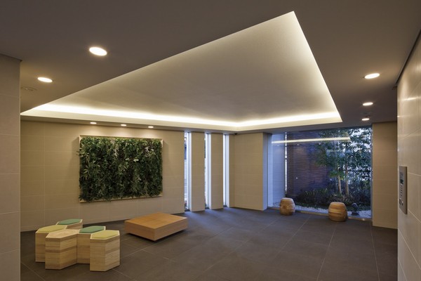  [Entrance Hall photo (March 2013 shooting)] It has established a folding on the ceiling and modern objects that we arranged elegant indirect lighting.