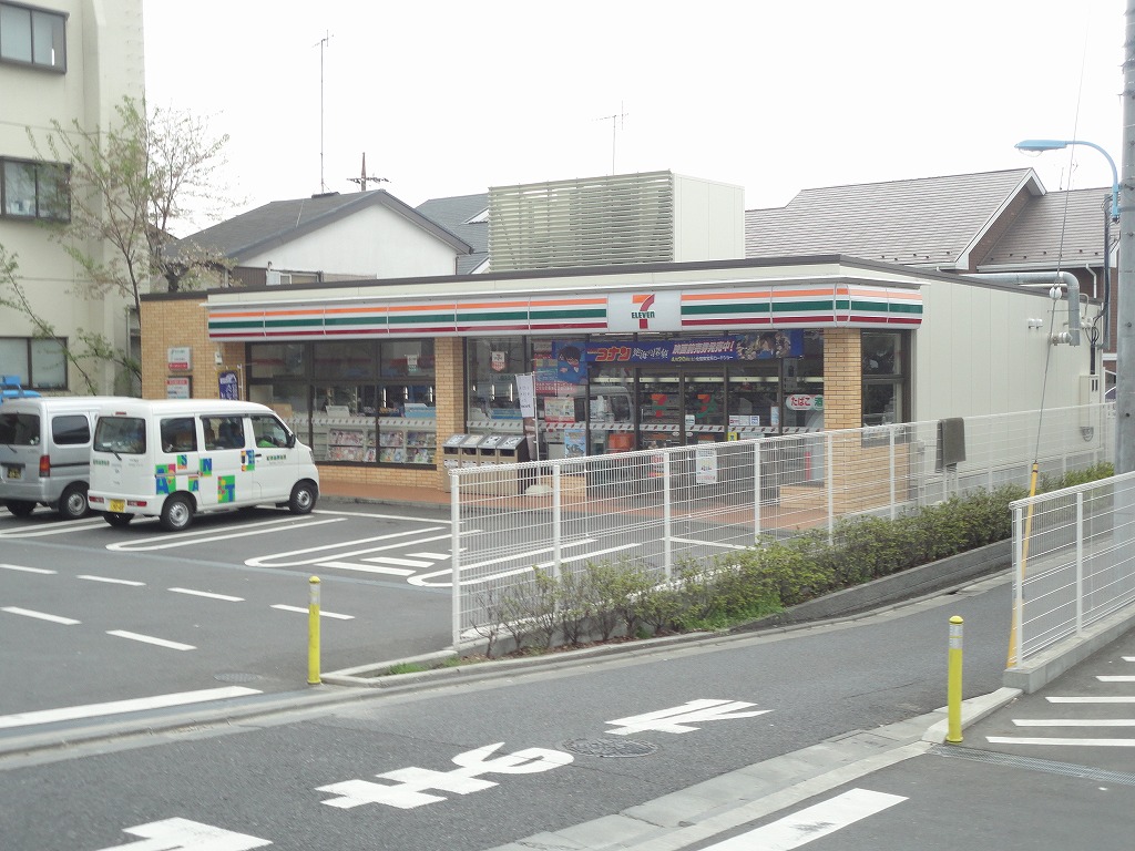 Convenience store. Seven-Eleven Metropolitan Nishi High before the store (convenience store) to 210m