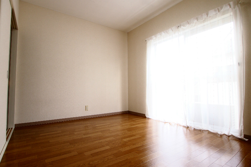 Living and room. Bright and large windows facing the south-facing