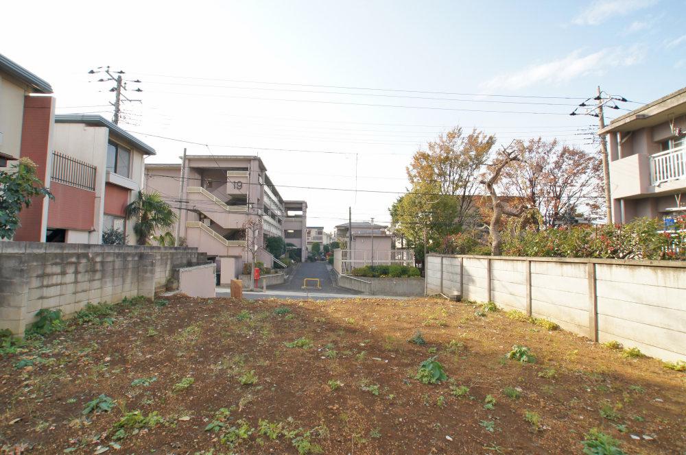 Local land photo. Suginami Kamiigusa 1-chome architectural conditional sales locations. It will be all building two blocks of the subdivision, including the southwest corner lot wind. It is open-minded subdivision that space also get loose of the adjacent land. Per building conditional sales locations, Building presentation is also available at any time. 