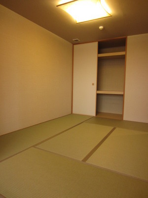 Living and room. Japanese-style room about 6.1 quires