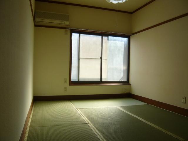 Living and room. Japanese-style room 6 tatami