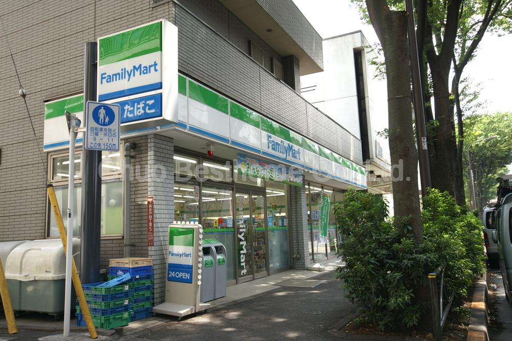 Convenience store. 571m to FamilyMart Suginami Shimotakaido four-chome