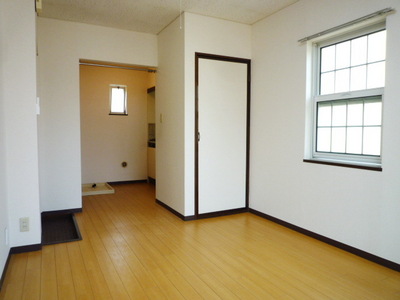 Other room space. Broad Western-style