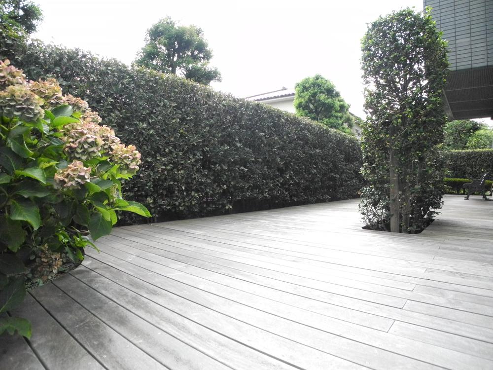 Garden. About 44 Pledge of Garden ・ Terrace has been also ensure privacy surrounded by a green curtain.