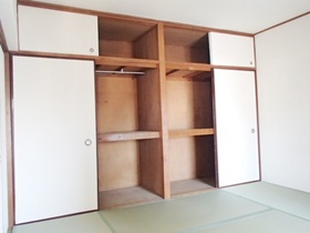 Living and room. Japanese-style room 6 quires with closet