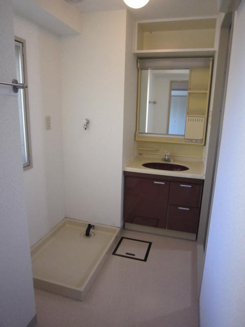 Washroom. Indoor Laundry Area Yes