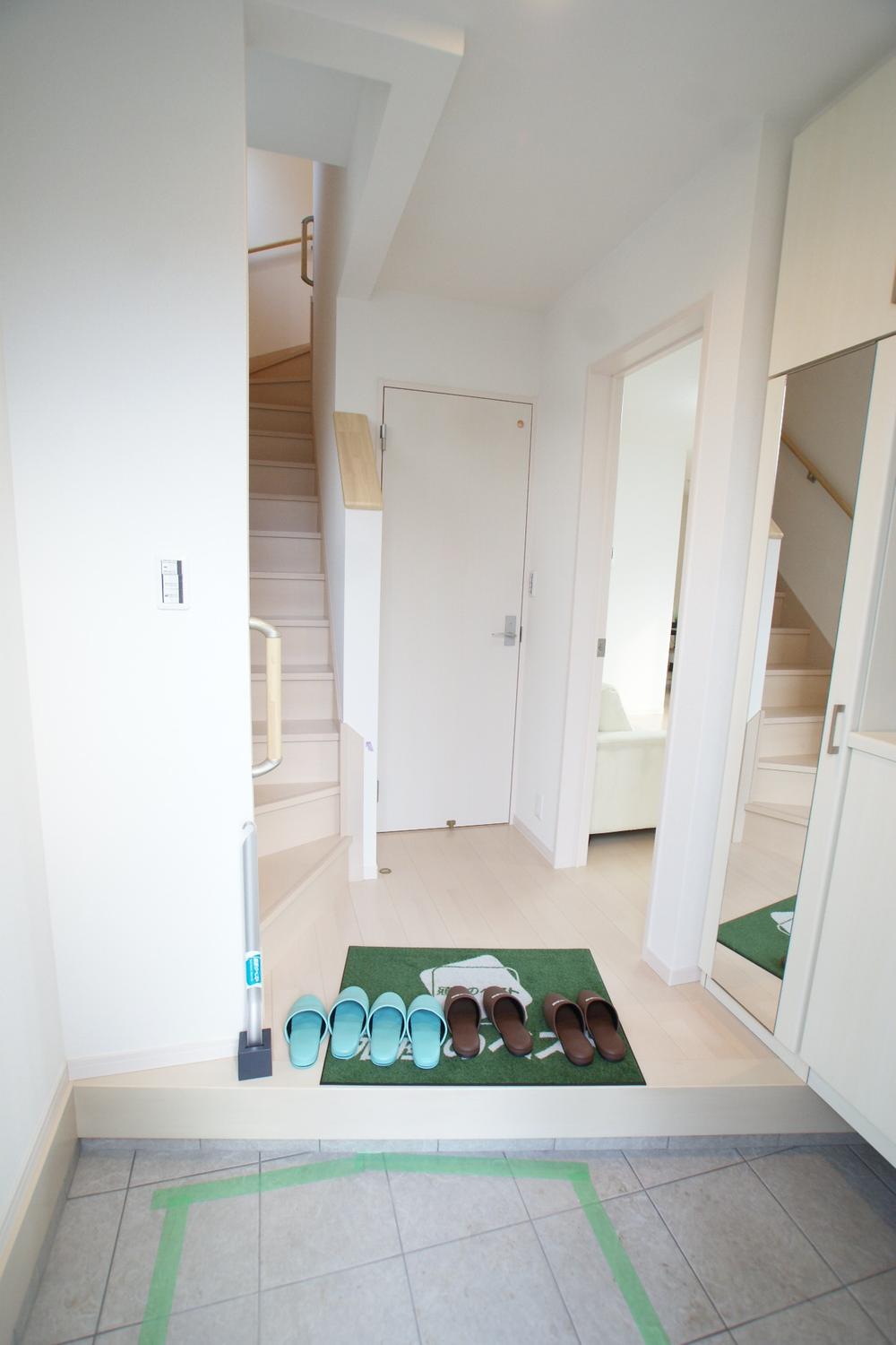 Same specifications photos (Other introspection). The entrance is bright and spacious space, your family, It celebrates the customer. (Example of construction)