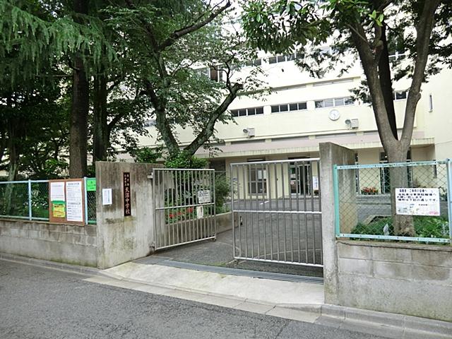 Junior high school. 412m to Suginami Ward Amanuma Junior High School
