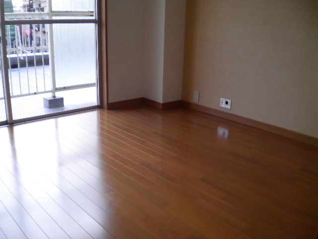 Other room space. Facing south ・ Day good