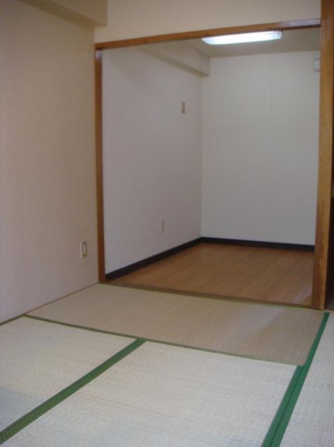 Living and room. Japanese-style room 6 quires