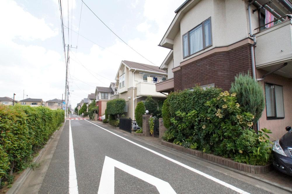 Local photos, including front road. Such as commercial facilities and educational facilities are within walking distance.