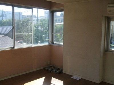 Living and room. Living room window is a lot! ! It is very bright! 