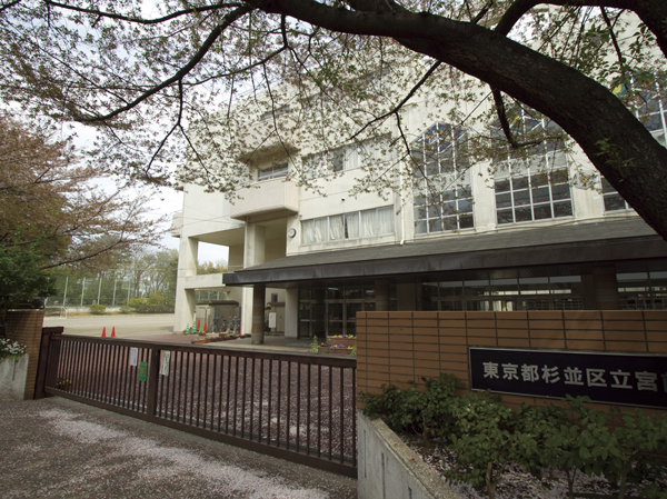 Surrounding environment. Municipal Miyamae junior high school (about 710m ・ A 9-minute walk)