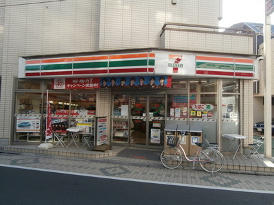Convenience store. 710m to Seven-Eleven (convenience store)