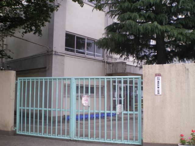 Primary school. Ward Takaidohigashi up to elementary school (elementary school) 980m