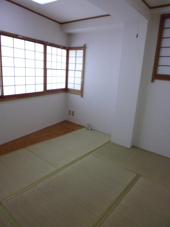 Other room space. Japanese-style room 6 quires