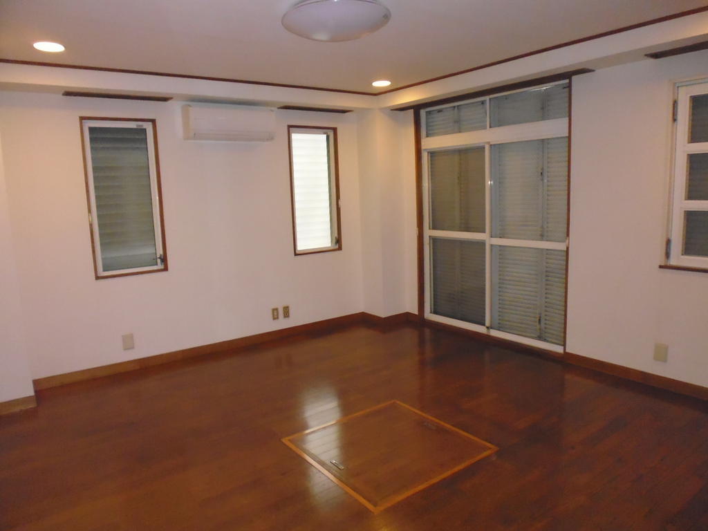 Living and room. LDK14.5 Pledge