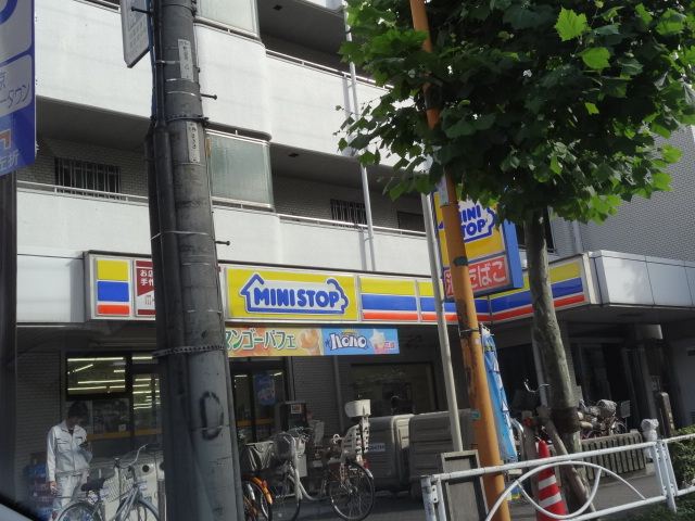 Convenience store. MINISTOP up (convenience store) 280m