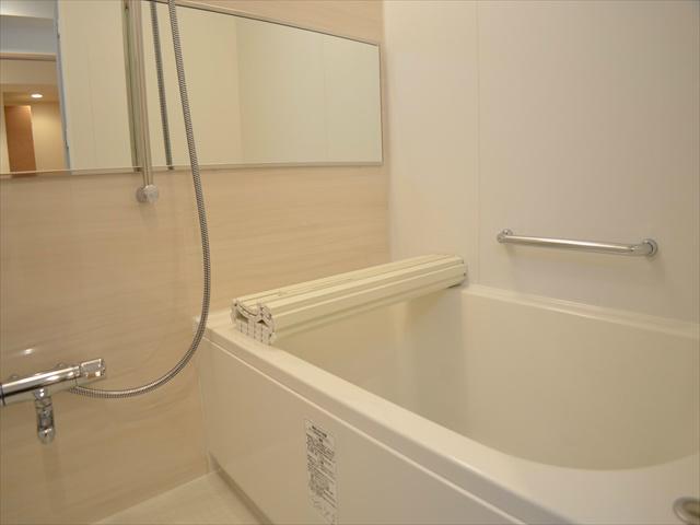 Bathroom. Reheating ・ Is a bathroom dryer with