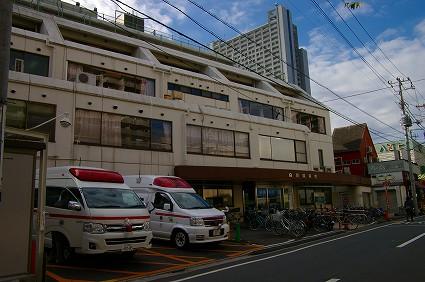 Hospital. 6-minute walk medical corporation Association of Seiwa Board to "White Beard Bridge hospital.".